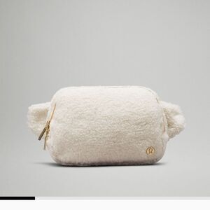 Lululemon large 2L everywhere belt bag NWT white fleece